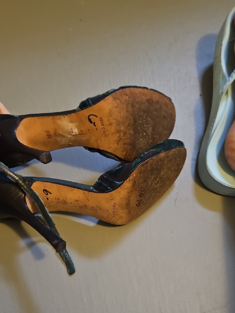 Laundry By Shelli Segal Teal Velvet T-Strap Peep-Toe Heels with Jewel Brooch - Picture 4 of 5